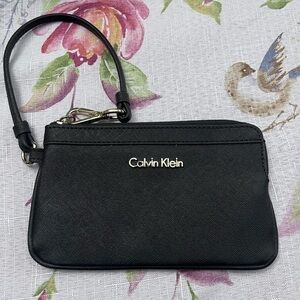 Calvin Klein Key Item Saffiano Wristlet
